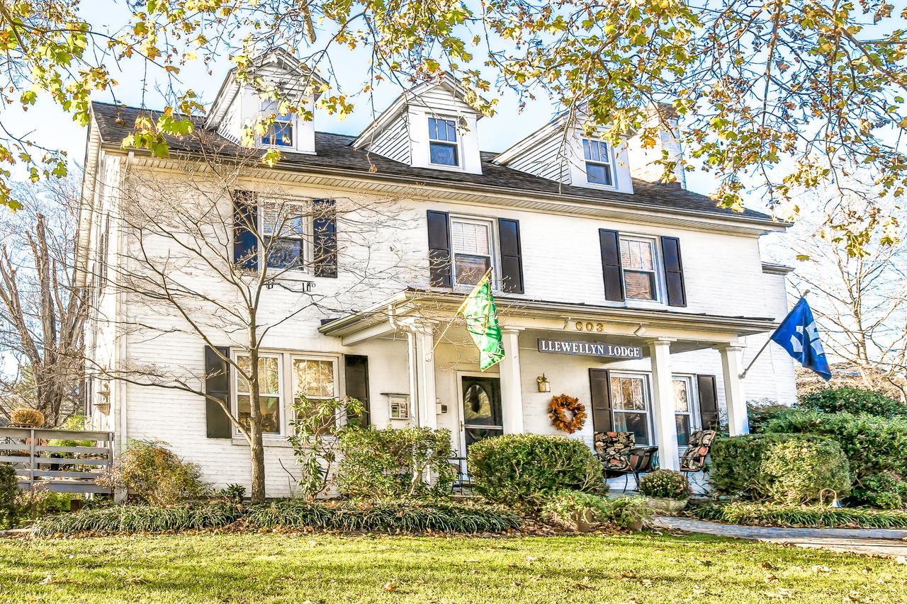 A B&B At Llewellyn Lodge Lexington Exterior photo